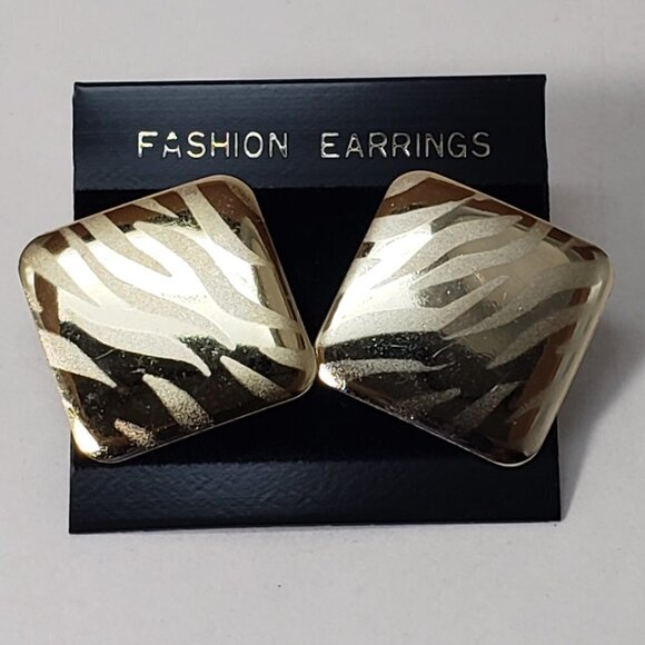 Bold Gold Tone Zebra Print Stud Earrings – Retro Animal Print Statement Jewelry - Picture 6 of 7